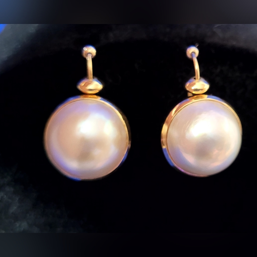 18k Yellow Polished Gold 16mm White Mabe Pearl Drop Earrings